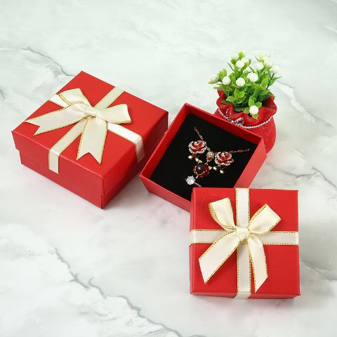 9x9cm Gold Edge Square Gift Box with Bow – Elegant Design, Sturdy Construction, Perfect for Jewelry, Accessories, Small Gifts and Party Favors